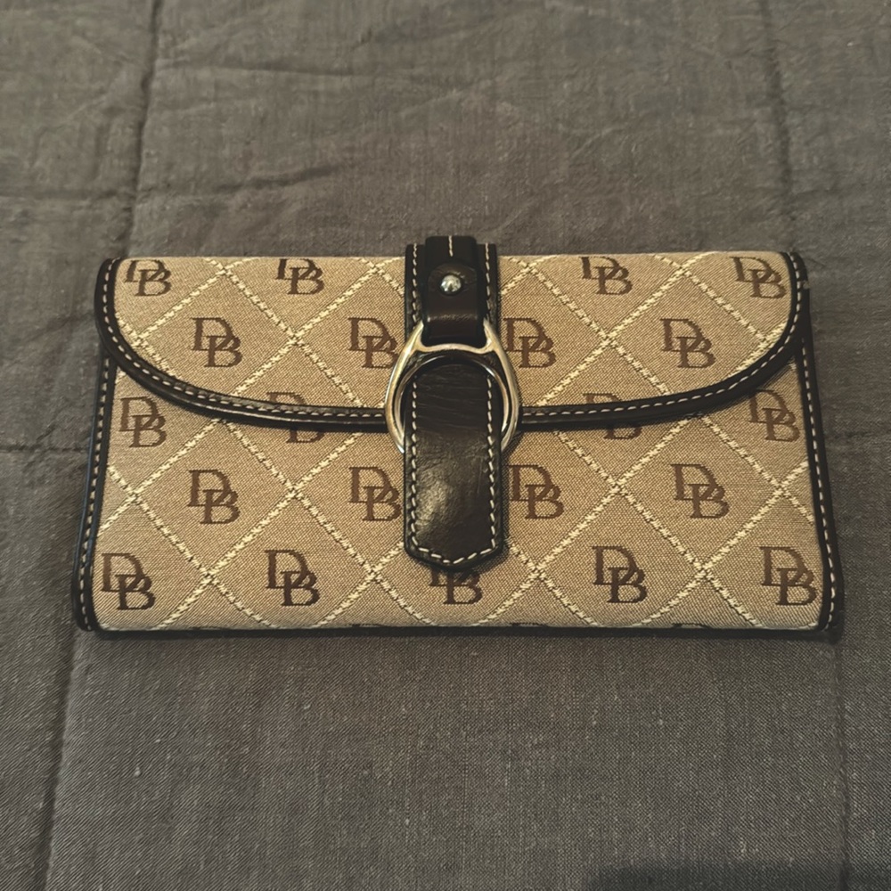 Like New Dooney & Bourke Wallet
